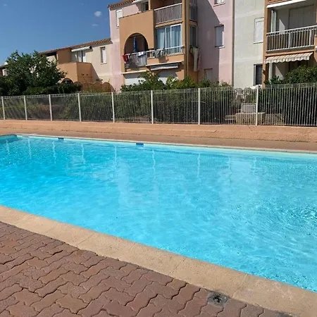 T2 Avec Piscine Et Parking Privatif Au Cap D'agde, Ideal Pour 4 Personnes - Fr-1-749-72 Agde