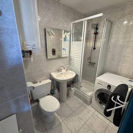 Apartment T2 Avec Piscine Et Parking Privatif Au Cap D'agde, Ideal Pour 4 Personnes - Fr-1-749-72 *